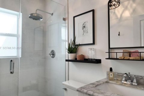 House in Miami, Florida 3 bedrooms, 104.33 sq.m. № 1989649 - photo 24