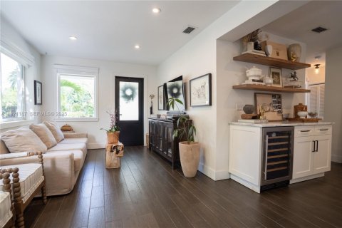 House in Miami, Florida 3 bedrooms, 104.33 sq.m. № 1989649 - photo 10