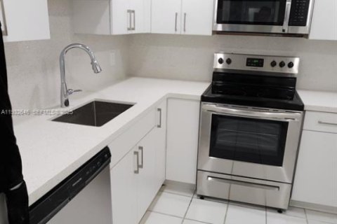 Condominio en Sunny Isles Beach, Florida, 1 dormitorio  № 2034847