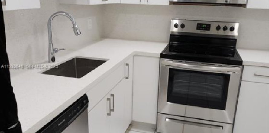 Condominio en Sunny Isles Beach, Florida, 1 dormitorio  № 2034847