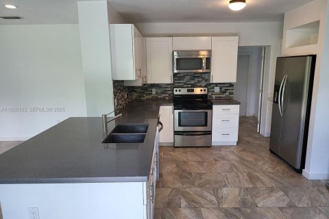 Снять в аренду виллу или дом в Майами, Флорида 3 спальни, 152.73м2, № 1989258 - фото 7