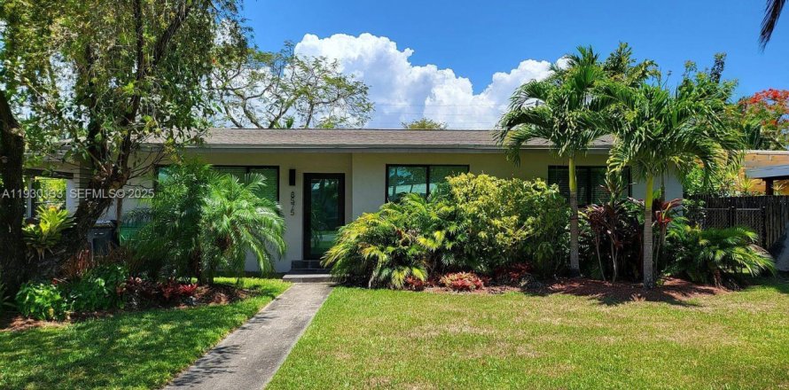 Дом в Майами, Флорида 3 спальни, 152.73м2 № 1989258