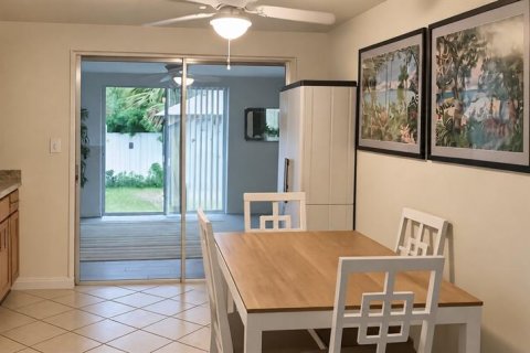 Apartment in New Port Richey, Florida 2 bedrooms, 69.68 sq.m. № 2359227 - photo 5