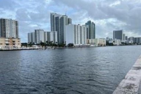 Condominio en venta en Hallandale Beach, Florida, 1 dormitorio, 99.87 m2 № 1691332 - foto 1