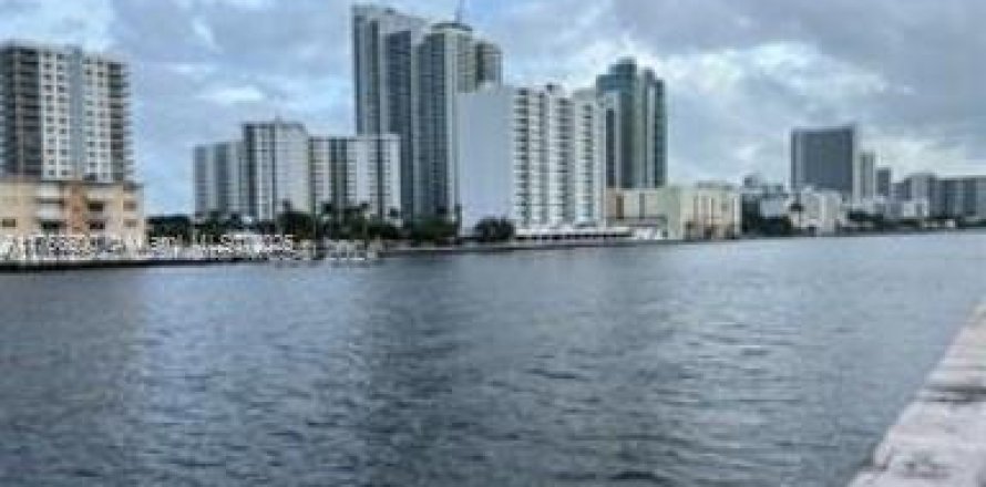 Condominio en Hallandale Beach, Florida, 1 dormitorio  № 1691332