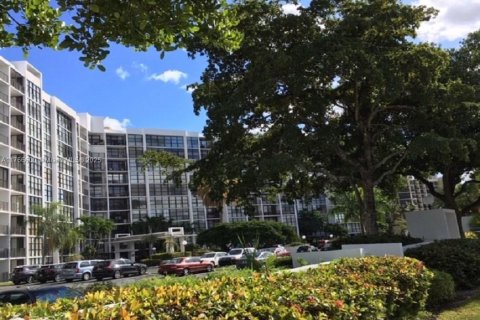Condominio en venta en Hallandale Beach, Florida, 1 dormitorio, 99.87 m2 № 1691332 - foto 21