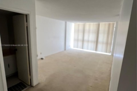 Condominio en venta en Hallandale Beach, Florida, 1 dormitorio, 99.87 m2 № 1691332 - foto 13
