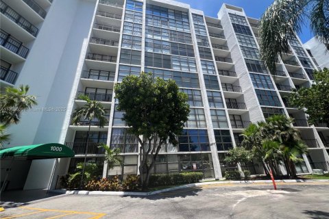 Condominio en venta en Hallandale Beach, Florida, 1 dormitorio, 99.87 m2 № 1691332 - foto 17