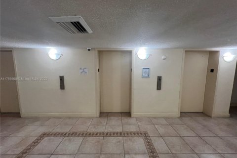 Condominio en venta en Hallandale Beach, Florida, 1 dormitorio, 99.87 m2 № 1691332 - foto 20