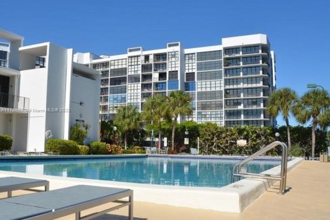 Condominio en venta en Hallandale Beach, Florida, 1 dormitorio, 99.87 m2 № 1691332 - foto 22