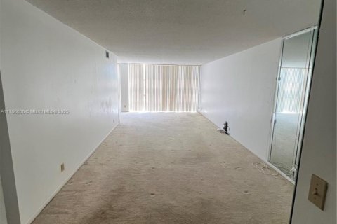 Condominio en venta en Hallandale Beach, Florida, 1 dormitorio, 99.87 m2 № 1691332 - foto 9