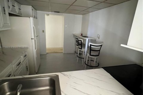 Condominio en venta en Hallandale Beach, Florida, 1 dormitorio, 99.87 m2 № 1691332 - foto 12