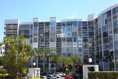 Condominio en venta en Hallandale Beach, Florida, 1 dormitorio, 99.87 m2 № 1691332 - foto 2