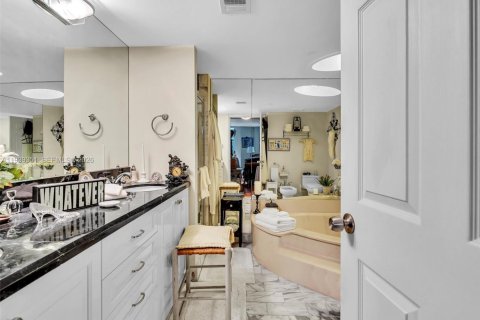 Copropriété à vendre à Miami, Floride: 2 chambres, 141.21 m2 № 2001239 - photo 27