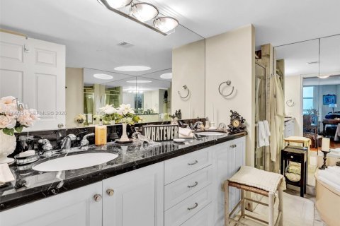 Copropriété à vendre à Miami, Floride: 2 chambres, 141.21 m2 № 2001239 - photo 28