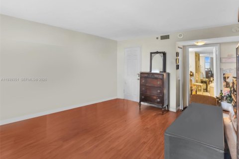 Copropriété à vendre à Miami, Floride: 2 chambres, 141.21 m2 № 2001239 - photo 26