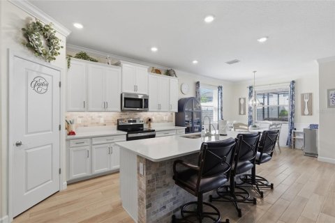 House in San Antonio, Florida 2 bedrooms, 181.9 sq.m. № 2394300 - photo 6