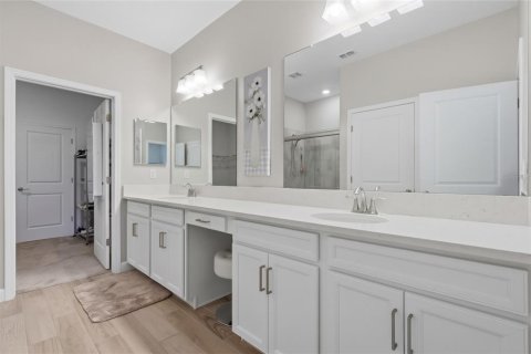 House in San Antonio, Florida 2 bedrooms, 181.9 sq.m. № 2394300 - photo 17