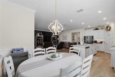 House in San Antonio, Florida 2 bedrooms, 181.9 sq.m. № 2394300 - photo 10