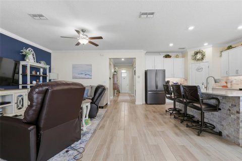 House in San Antonio, Florida 2 bedrooms, 181.9 sq.m. № 2394300 - photo 12