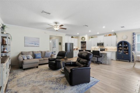 House in San Antonio, Florida 2 bedrooms, 181.9 sq.m. № 2394300 - photo 13
