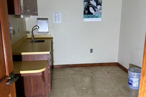 Propiedad comercial en alquiler en Lady Lake, Florida, 140.84 m2 № 1878184 - foto 14