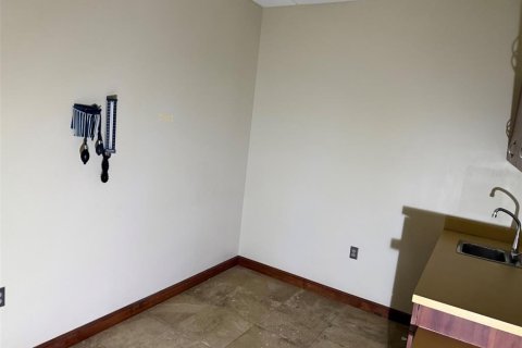 Propiedad comercial en alquiler en Lady Lake, Florida, 140.84 m2 № 1878184 - foto 6