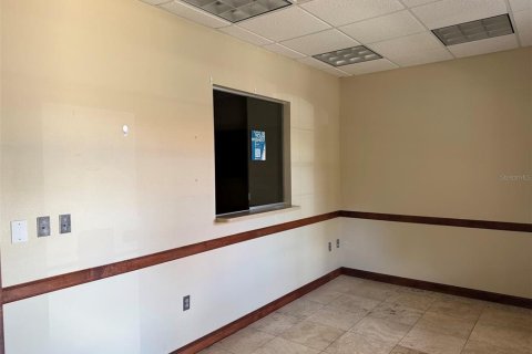 Propiedad comercial en alquiler en Lady Lake, Florida, 140.84 m2 № 1878184 - foto 9