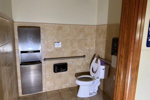 Propiedad comercial en alquiler en Lady Lake, Florida, 140.84 m2 № 1878184 - foto 5