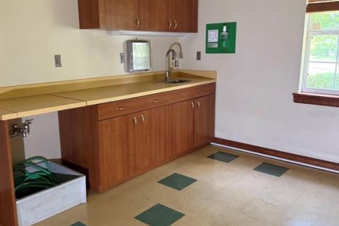 Propiedad comercial en alquiler en Lady Lake, Florida, 140.84 m2 № 1878184 - foto 2