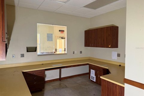 Propiedad comercial en alquiler en Lady Lake, Florida, 140.84 m2 № 1878184 - foto 11
