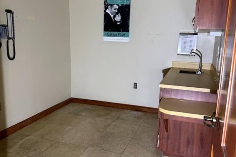 Propiedad comercial en alquiler en Lady Lake, Florida, 140.84 m2 № 1878184 - foto 4