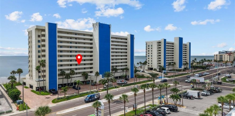 Condominio en Madeira Beach, Florida, 2 dormitorios  № 1900359