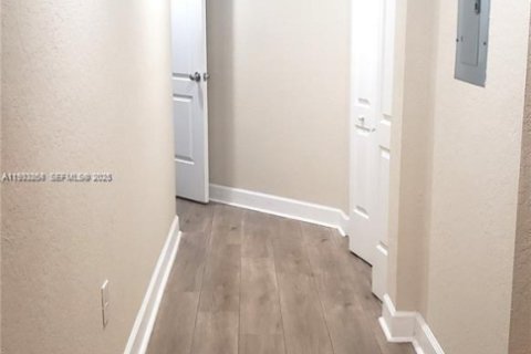 Condominio en alquiler en Hollywood, Florida, 1 dormitorio, 83.52 m2 № 1992118 - foto 8