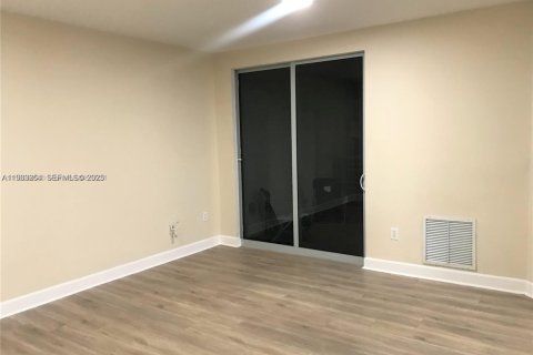 Condominio en alquiler en Hollywood, Florida, 1 dormitorio, 83.52 m2 № 1992118 - foto 3