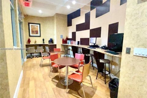 Condominio en alquiler en Hollywood, Florida, 1 dormitorio, 83.52 m2 № 1992118 - foto 14