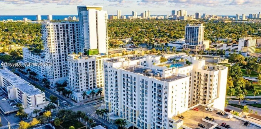 Condominio en Hollywood, Florida, 1 dormitorio  № 1992118