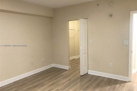 Condominio en alquiler en Hollywood, Florida, 1 dormitorio, 83.52 m2 № 1992118 - foto 11