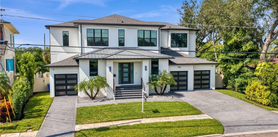 Villa ou maison à Saint Petersburg, Floride 5 chambres, 388.52 m2 № 2413773