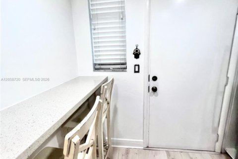 Condo in North Miami Beach, Florida, 1 bedroom  № 2169511 - photo 3
