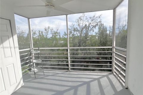 Condo in North Miami Beach, Florida, 1 bedroom  № 2169511 - photo 4