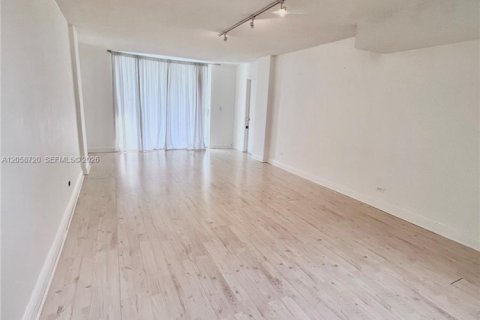 Condo in North Miami Beach, Florida, 1 bedroom  № 2169511 - photo 7