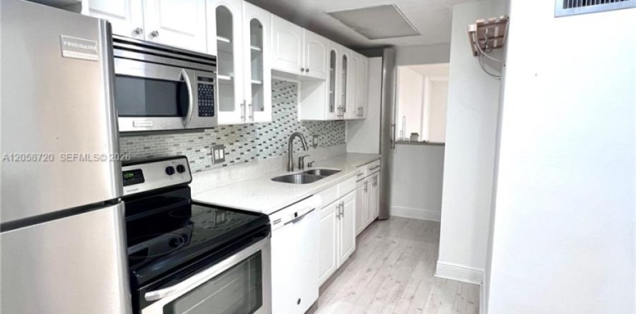 Condo in North Miami Beach, Florida, 1 bedroom  № 2169511