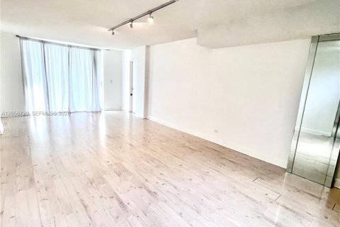 Condo in North Miami Beach, Florida, 1 bedroom  № 2169511 - photo 8