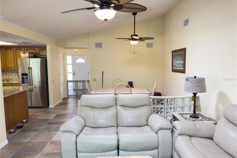 Casa en venta en Holiday, Florida, 4 dormitorios, 189.89 m2 № 1884535 - foto 11
