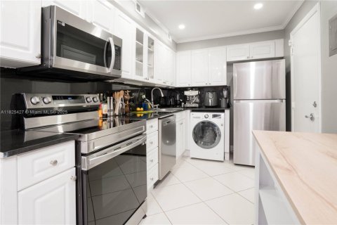 Condominio en venta en Miami Beach, Florida, 1 dormitorio, 84.54 m2 № 1794055 - foto 10