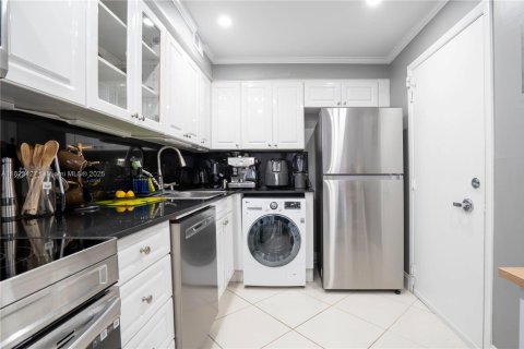 Condominio en venta en Miami Beach, Florida, 1 dormitorio, 84.54 m2 № 1794055 - foto 12