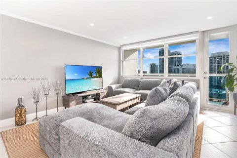 Condominio en venta en Miami Beach, Florida, 1 dormitorio, 84.54 m2 № 1794055 - foto 2