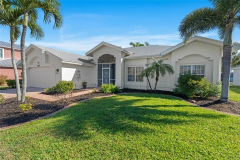 House in Cape Coral, Florida 3 bedrooms, 197.23 sq.m. № 1808118 - photo 2