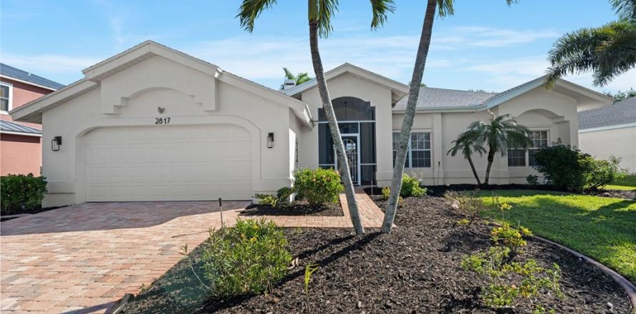 House in Cape Coral, Florida 3 bedrooms, 197.23 sq.m. № 1808118